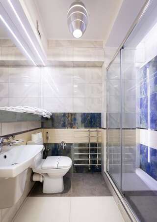 Отель Kasimir Hotel Rooms Буковель Трехместный номер с балконом-5