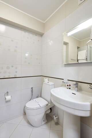 Отель Kasimir Hotel Rooms Буковель Трехместный номер с балконом-8