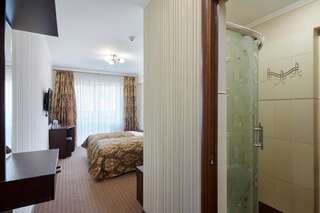 Отель Kasimir Hotel Rooms Буковель Двухместный номер с 1 кроватью или 2 отдельными кроватями-5