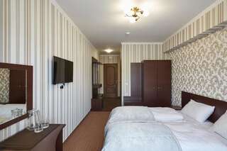 Отель Kasimir Hotel Rooms Буковель Двухместный номер с 1 кроватью или 2 отдельными кроватями-10