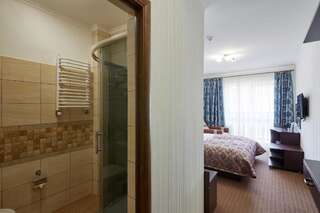 Отель Kasimir Hotel Rooms Буковель Двухместный номер с 1 кроватью или 2 отдельными кроватями-15